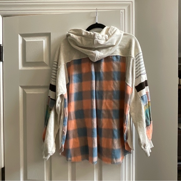 Excellent Condition! Gray Hoodie with Colorful Sleeves and Back. SzL - Picture 2 of 4